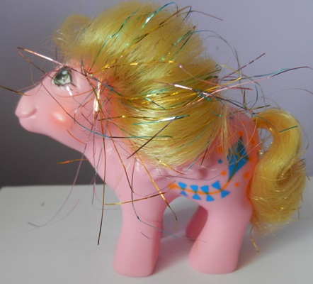 Baby
                  Mischief (China, gold tail)