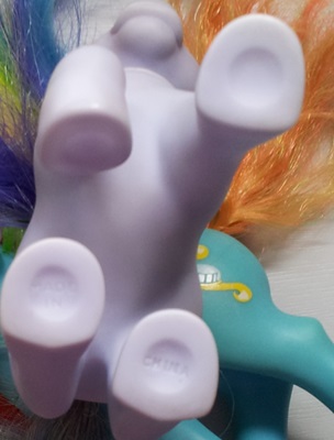 chinese
                  ringlets' hooves