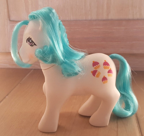 White earth pony with aqua hair, cupcakes symbol