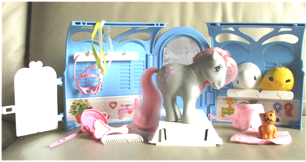 Blue and white
        stable with Snuzzle